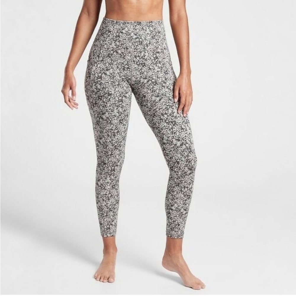 Athleta Salutation Stash Pocket II Textured 7/8 Tight Moonflower Black Sz S